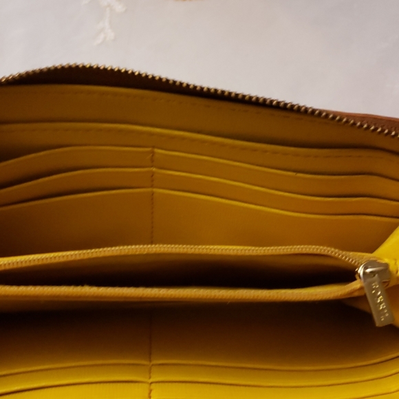 FOSSIL LOGAN ZIP AROUND WRISTLET/CLUTCH - Picture 3 of 8